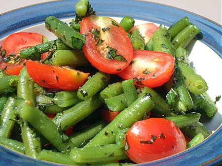 Judias verdes con tomates asados