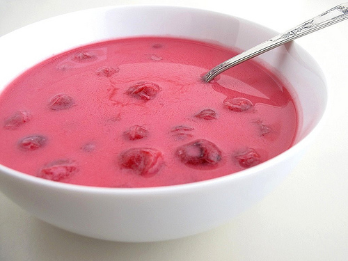 Sopa templada de cereza y frutos rojos