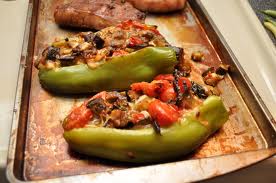 Berenjenas rellenas de pisto y piñones