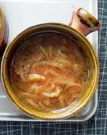 Receta saludable para la tos: Sopa de cebolla morada
